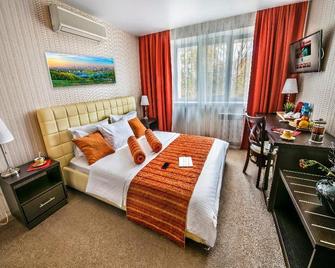 City Hotel Novosibirsk - Novosibirsk - Bedroom
