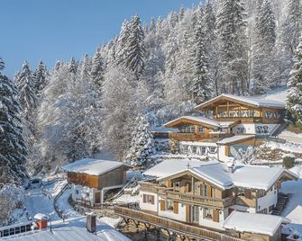 Charming chalet with wellness near the ski lift - Kitzbühel - Gebäude