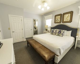 Great location, Two bedroom safe and secure - Williamsburg - Bedroom