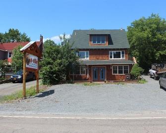 Cozy 2 Bdrm In Heart Of Barryville! Raft, Hike On Scenic Byway Rte 97 - Barryville - Building