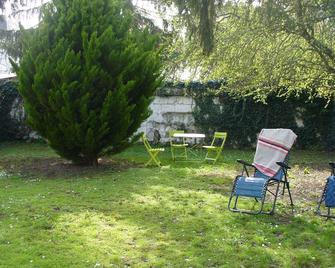 Old house (Nineteen century) near many monuments to visit. - Gennes-Val-de-Loire - Patio