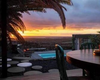 Villa by the Sea - Mala - Pool