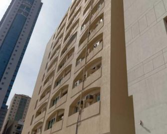 Feel at home in sharjah- book your private room space - Sharjah - Building