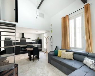 Cabane de Pecheurs au Port de l Estaque - Marseille - Salon