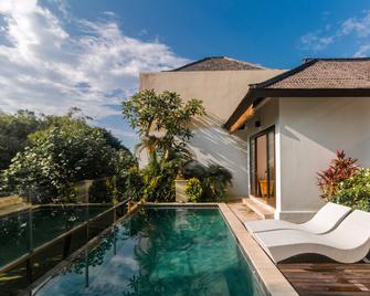 Villa Jade by Maheswara - Denpasar - Pool