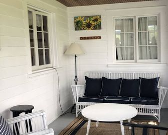 2 BR Lakeside Cottage on Willoughby Lake - Northeast Kingdom, Vermont - Westmore - Sala de estar