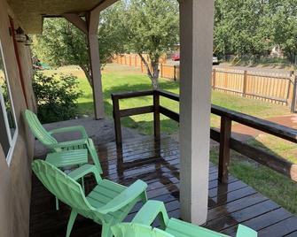Waterfront Getaway W/ Theater Room Near Sand Dunes - Saint Anthony - Patio