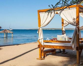 Relax in Paradise! Beachfront, 2 Tropical Pools, Beachfront Spa - Guánica - Playa