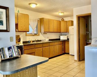 Lake Superior View ~ Convenient ~ In town - Munising - Keuken