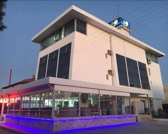 Agz Hotel - Dikili - Budova