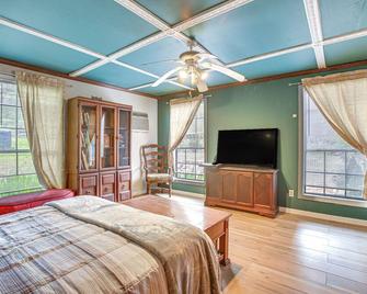 Rural Louisiana Vacation Rental w/ Fire Pit! - Amite