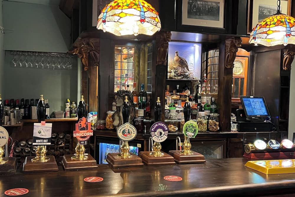 ذا رويال أوك هوتل آند ريستورانت