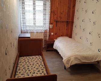 Country cottage in a quiet village - Destord - Habitación