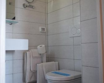 Albergo Al Pescatore - Brenzone - Bathroom