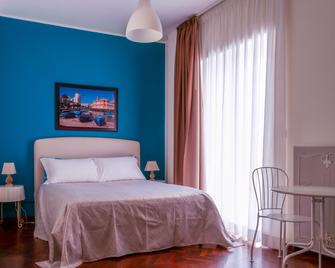 Melo Accommodations - Bari - Dormitor