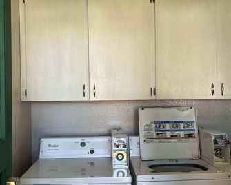 Central Location - quiet cozy furnished apt #4 - Snohomish