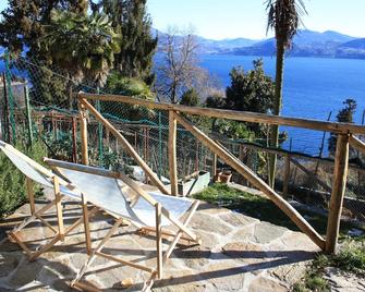 Stunning Lake View And Absolute Silence In A Newly Renovated Arbor House - Oggebbio - Балкон