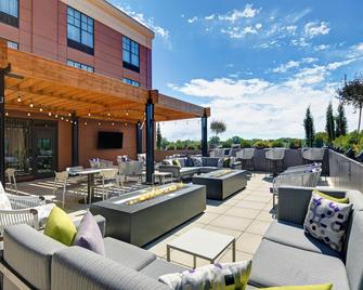 Courtyard by Marriott Manhattan Aggieville - Manhattan - Pati