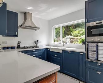 Stunning Home over Belfast City 11 minutes to Belfast City Centre - Belfast - Küche