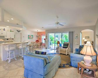 Quiet Home with Backyard and Grill in Cape Coral! - Cape Coral - Living room