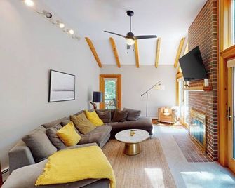 Meadowhawk Haven - Bath - Wohnzimmer