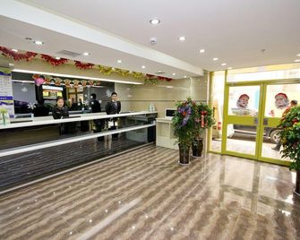 Runjia Chain Hotel Xi'an Lepo Subway Station - Xi'an - Front desk