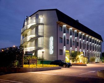 B&b Hotel Milano Cologno Sporting - Cologno Monzese - Gebouw