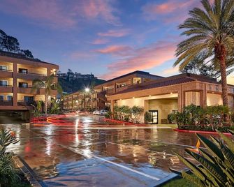 Peaceful Mission Valley Room - Two Family Ready Stays - San Diego - Rakennus