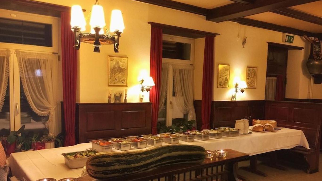 阿爾皮納酒店 - 印特拉肯