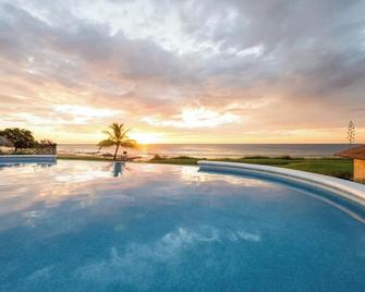 Gran Pacifica Beach Resort & Homes - San Juan - Piscina