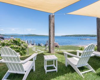 Unique Houseboat Experience on Lake Winnipesaukee - Harborside - Laconia - Patio