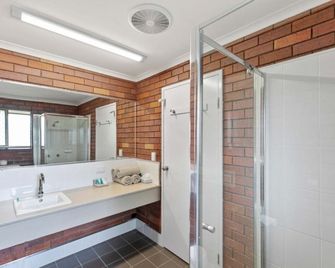 Blue Shades Motel - Maryborough - Bathroom