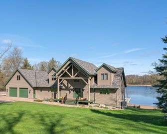 Maple Lake Chalet - Buffalo