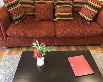 Camp Hill Cottage - Private Family/Pet Friendly - Carindale - Sala de estar