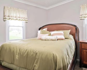 Cozy home, in Amish country! 3 miles from Lehmans Hardware - Dalton - Bedroom