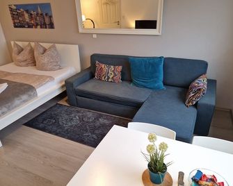 Schöne Wohnung zentral Dachau(20 min zum HBF München) - Dachau - Living room