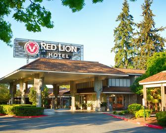 Red Lion Hotel Bellevue - Bellevue - Building