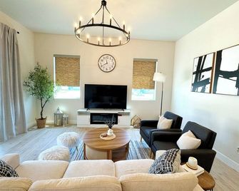 Fabulous 5 Bedrooms - New house with games room in Riverton - Riverton - Sala de estar