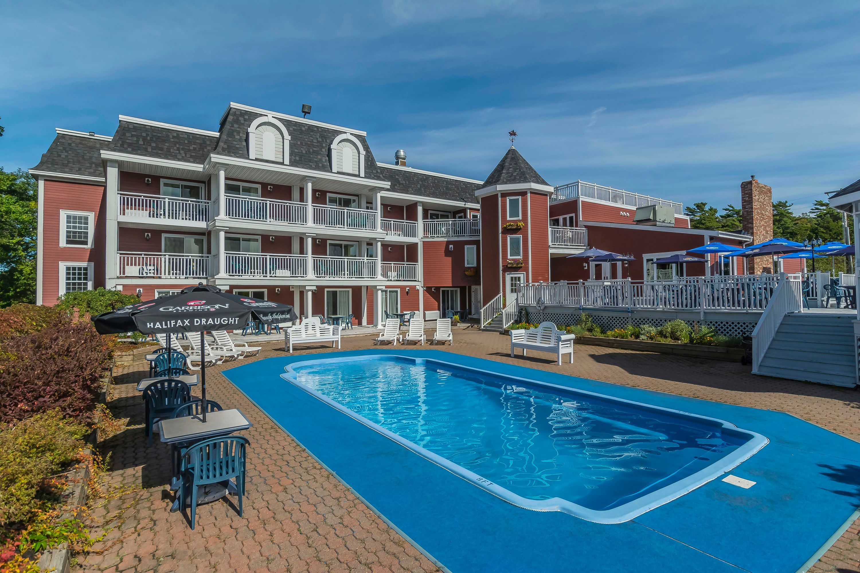Inn on the Lake - Fall River - בריכה