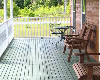 New Horton Lake Inn - Harvey Bank - Balcón
