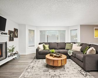 Springwater Escape - Gresham - Living room
