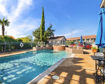Quality Inn Near Lake Marble Falls - Marble Falls - Piscina