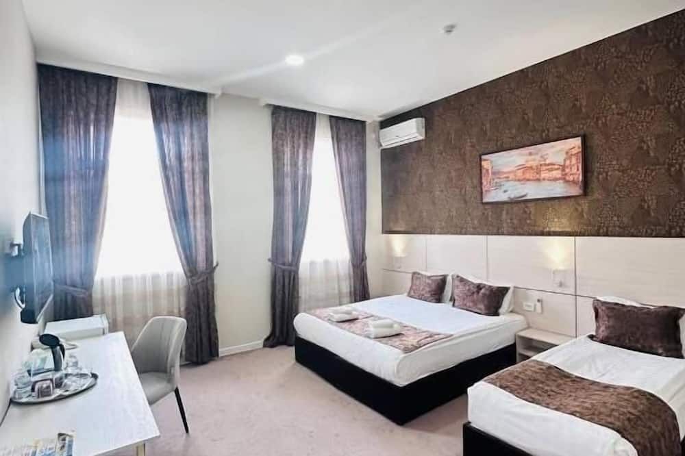 City Hotel thumbnail 3