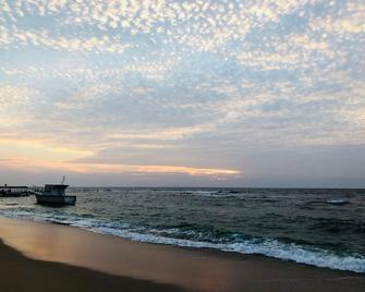 Dasu's Restaurant & Villa - Hikkaduwa - Beach