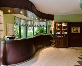 Hotel Santacroce Meeting - Sulmona - Рецепція