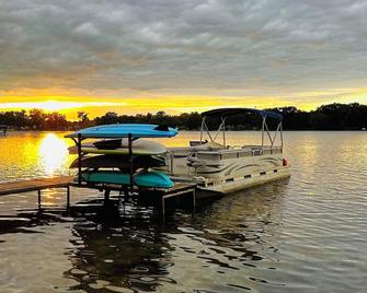 The Perfect Lake Getaway! - Paw Paw
