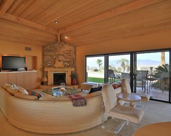 Extraordinary Panoramic-View Home With Private Pool In Ram's Hill! - Borrego Springs - Wohnzimmer