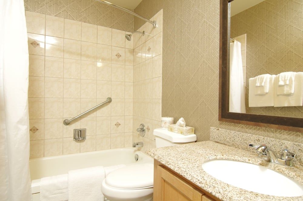 Bathroom view of Albatross Hotel