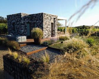 Tenuta di Castellaro Winery & Resort - Lipari - Vista del exterior