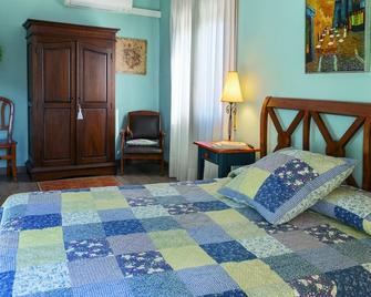 Can Coll I - Garriguella - Habitación